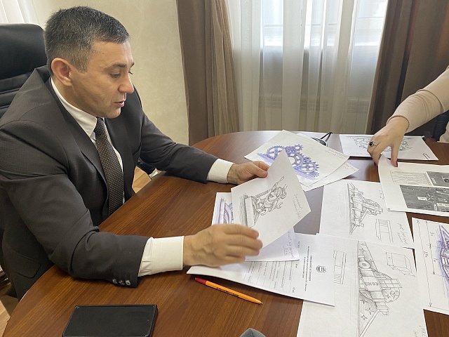 Мэр Олег Имамеев попросил благовещенцев определить, как должны выглядеть снежные горки на главной площади