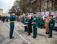 Мэр Благовещенска Олег Имамеев поздравил выпускников ДВОКУ с окончанием учебы