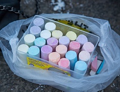 В День защиты детей маленькие благовещенцы рисовали на асфальте