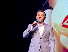 Мэр города Олег Имамеев поздравил благовещенский ансамбль "Ровесники" с 57-летием