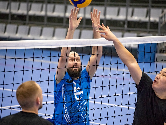 Благовещенские защитники Отечества осваивают волейбол