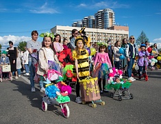 Парад семей и трудовых династий в честь празднования дня рождения Благовещенска
