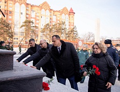 В Благовещенске почтили память защитников Отечества
