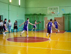 Мэр Благовещенска Олег Имамеев вручил награду "Наставник месяца"