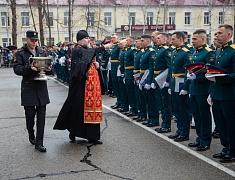 Мэр Благовещенска Олег Имамеев поздравил выпускников ДВОКУ с окончанием учебы