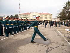 Мэр Благовещенска Олег Имамеев поздравил выпускников ДВОКУ с окончанием учебы
