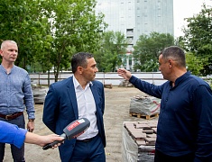 Олег Имамеев проверил, как идет обновление сквера Приемыхова