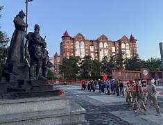 В Благовещенске на площади Победы зажгли «Свечи памяти»