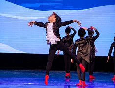 В Благовещенске с 90-летием поздравили Центр эстетического воспитания детей им. В. В. Белоглазова