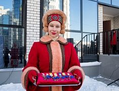 Дмитрий Гумиров вручил ключи от благоустроенных квартир первым новосёлам 