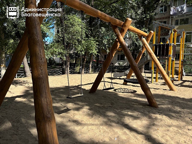  Новые детские и спортивные площадки появились во дворах на Чайковского и Пионерской 