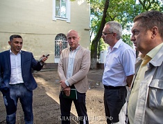Мэр Благовещенска Олег Имамеев выслушал предложения горожан по благоустройству сквера водников