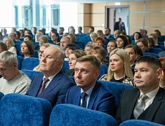 Мэр Благовещенска Олег Имамеев поздравил энергетиков с профессиональным праздником