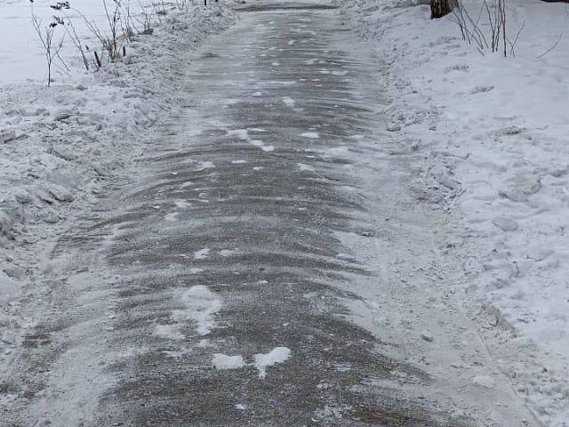 Благовещенские волонтеры совместно с ГСТК продолжают очищать улицы от снега