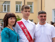 Во всех школах Благовещенска прозвенели последние звонки