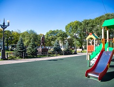 Мэр Олег Имамеев провел выездное совещание по обращениям граждан в сквере Кузнецова