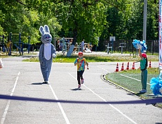 Забег «Я могу» собрал на стадионе «Юность» сотню ребят с ограниченными возможностями здоровья