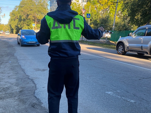 «Летние каникулы»: массовые проверки водителей с юными пассажирами провели сотрудники госавтоинспекции в Благовещенске