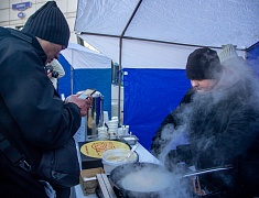 Благовещенцы проводили зиму блинами и хороводами
