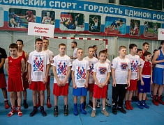 В спорткомплексе «Юность» стартовали соревнования по боксу среди юношей 13-14 лет