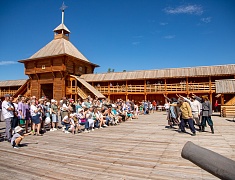 Более 4 с половиной тысяч благовещенцев отметили День государственного флага
