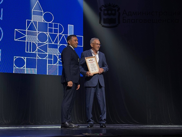 «Ваш труд — это основа нашего города, его сила и красота»: Олег Имамеев поздравил строителей с профессиональным праздником