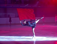 Юные благовещенские фигуристы представили программу «Помним сердцем», посвященную Дню Победы