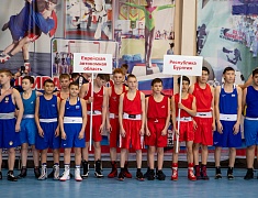 В спорткомплексе «Юность» стартовали соревнования по боксу среди юношей 13-14 лет