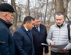 Мэр Благовещенска Олег Имамеев провел выездное совещание по благоустройству сквера водников