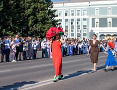 Бал цветов и Семейный бал украсили Благовещенск