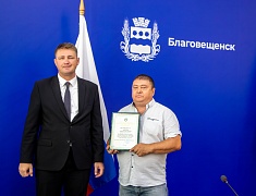 Благовещенск чествует работников торговли