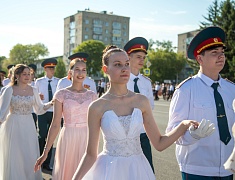 Бал цветов и Семейный бал украсили Благовещенск