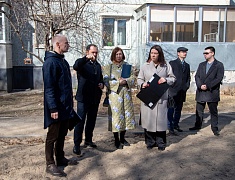 В Благовещенске межведомственная комиссия проверяет «самочувствие» детских площадок