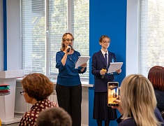 В областной библиотеке открыли выставку рисунков и подвели итоги конкурса «Нам дороги эти позабыть нельзя»