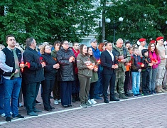 Цветы в память о подвиге советских солдат возложили в Благовещенске