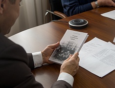 Мэр Благовещенска Олег Имамеев встретился с амурскими писателями