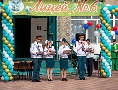 Во всех школах Благовещенска прозвенели последние звонки