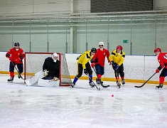 В Благовещенске провели турнир по хоккею с мячом в память об участнике спецоперации