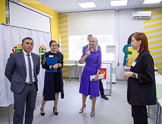 Мэр Олег Имамеев провел рабочее совещание по модернизации библиотеки "Солнечная"