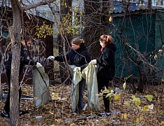 В Благовещенске в рамках «Город берегу» прошел субботник «Чистые игры»