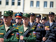 Благовещенские курсанты приняли воинскую присягу на плацу ДВОКУ