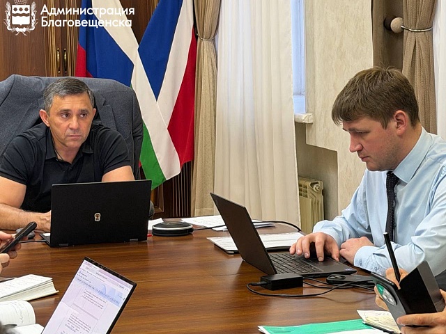 Почти сотню километров проезжей части и тротуаров очистили в амурской столице после последнего снегопада 