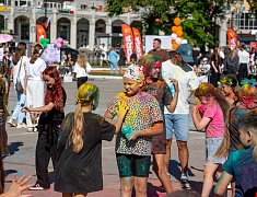 В Благовещенске прошёл семейный праздник «Город счастливых детей»