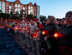 В Благовещенске на площади Победы зажгли «Свечи памяти»