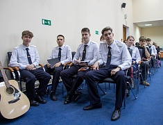 Специалисты управления по развитию потребительского рынка и услуг провели для десятиклассников конкурс КВН