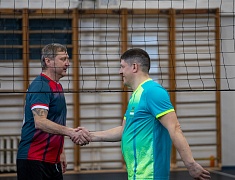 Сотрудники администрации Благовещенска, городской прокуратуры и депутаты сыграли в волейбол