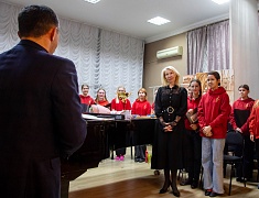 Мэр Благовещенска Олег Имамеев вручил кубок наставнику месяца