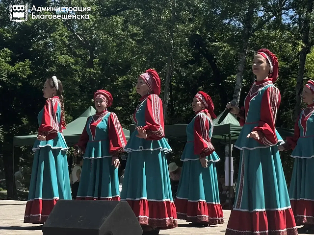 В Первомайском парке прозвучали задорные казачьи песни