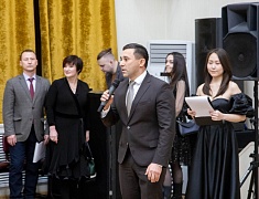 В Благовещенске в танце закружились более сотни студентов