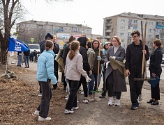 Мэр Благовещенска Олег Имамеев вместе с фан-клубом города очистил еще одну городскую территорию